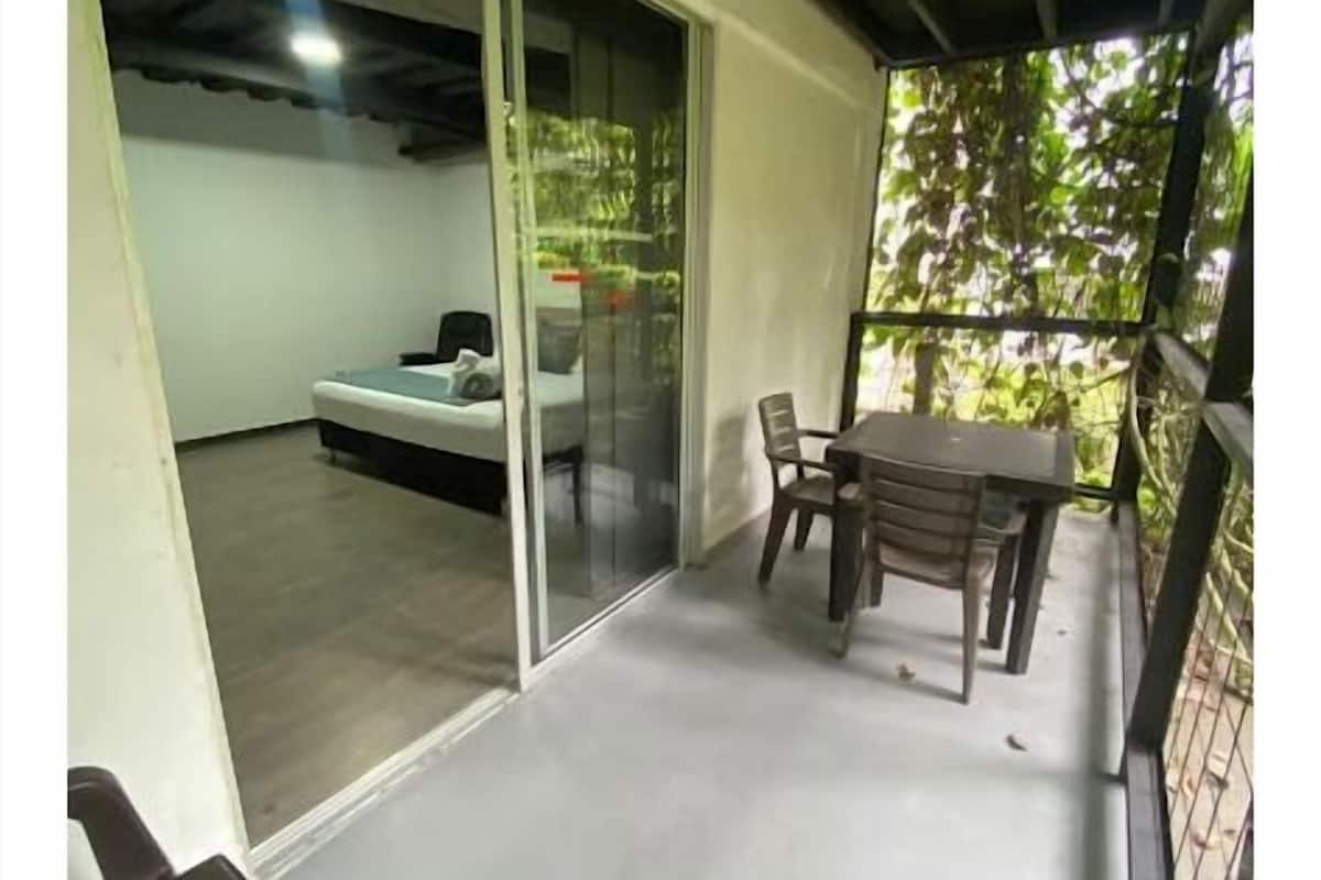 Cortinas blackout, tabla de planchar con plancha y wifi gratis