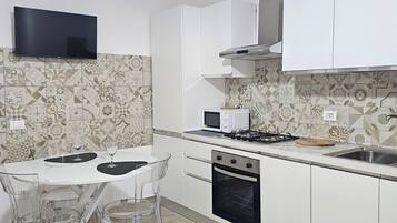 Microonde, forno, piano cottura, lavastoviglie