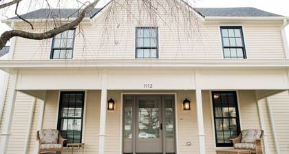 The Neal House: Charming & Historic 3 Bedroom House