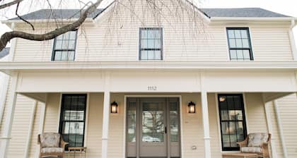 The Neal House: Charming & Historic 3 Bedroom House