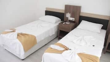 Standardværelse med dobbeltseng eller 2 enkeltsenge - balkon - delvis havudsigt