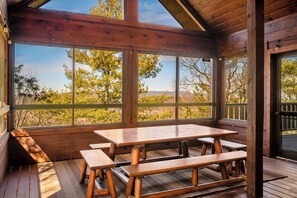 Dining - Edge Park Lodge • 4 Ensuites • Stunning Views (Sevierville)