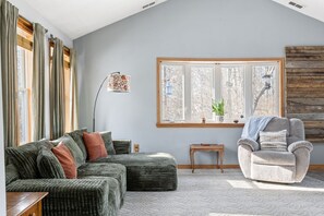 Fernseher, Kamin, Videospiele, Arbeitsbereiche