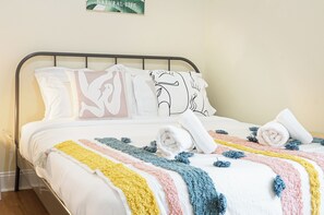 2 bedrooms, Internet, bed sheets - Cozy & Stylish 2BR Apt in University City (Philadelphia)