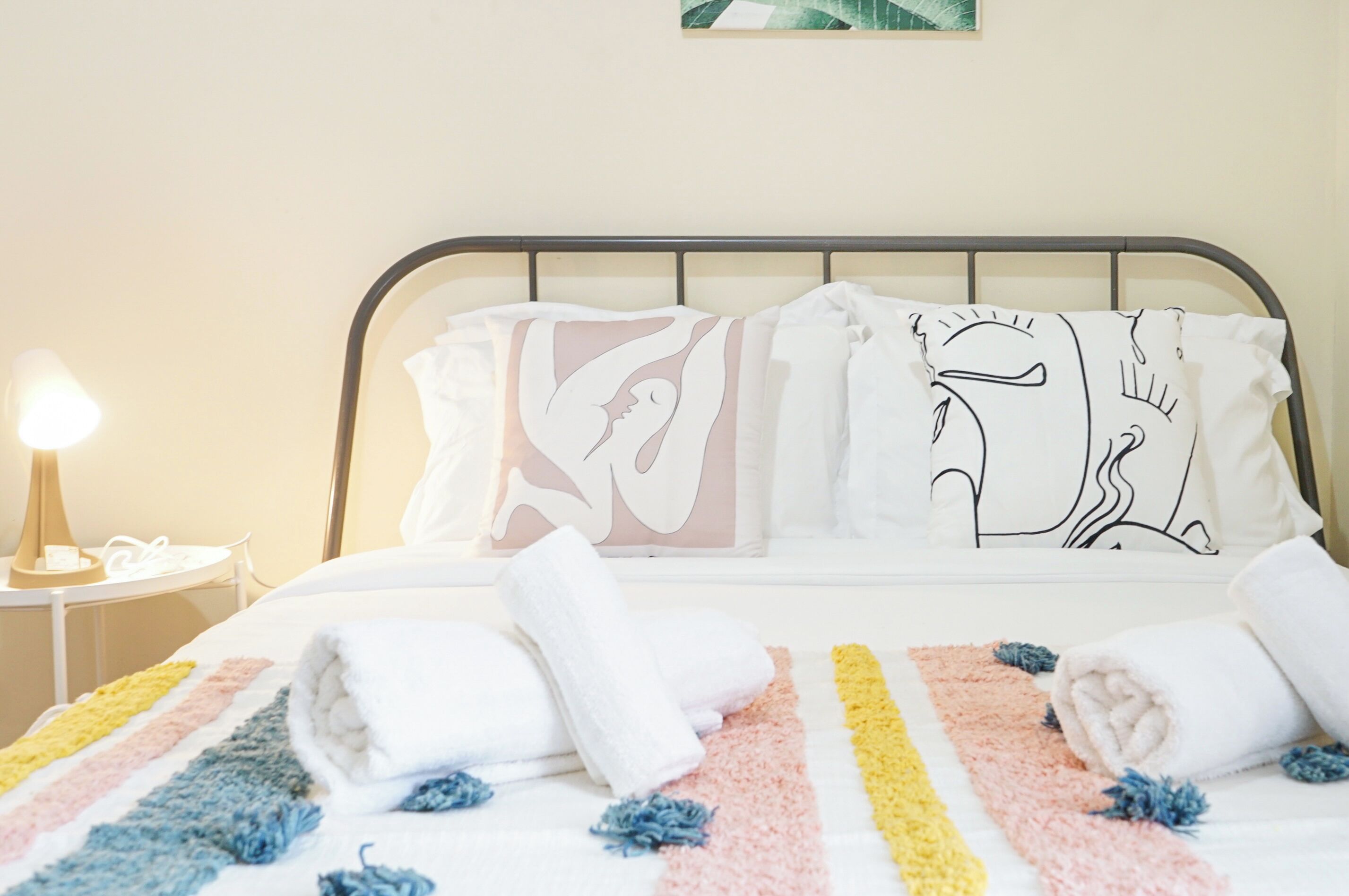 2 bedrooms, internet, bed sheets
