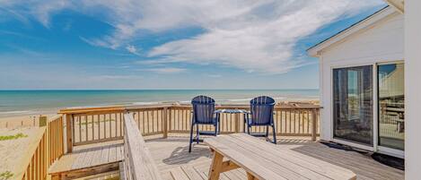 屋外ダイニングエリア