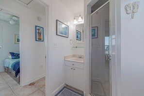 Shower - JL#047 - TERRA MAR - Oceanfront / Conveniently Located (Kitty Hawk)