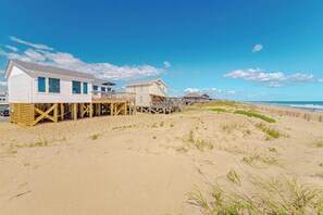 Beach - JL#047 - TERRA MAR - Oceanfront / Conveniently Located (Kitty Hawk)