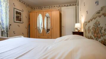 1 chambre, fer et planche à repasser, Wi-Fi, literie fournie
