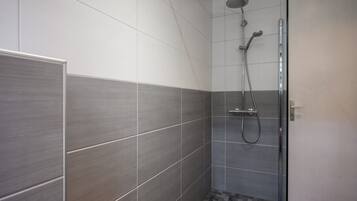 Douche, serviettes fournies