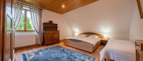 2 bedrooms, iron/ironing board, WiFi, bed sheets