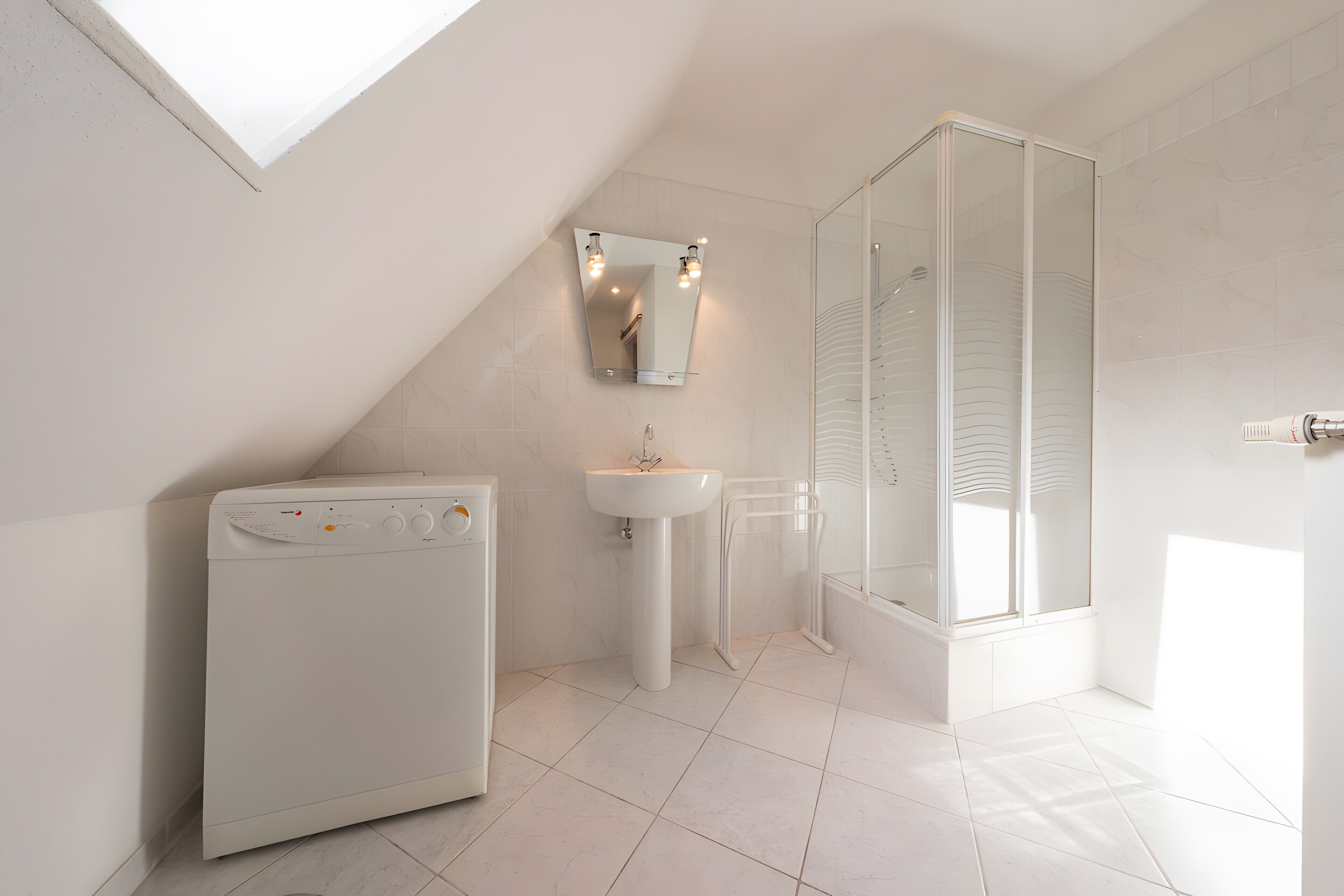 Douche, serviettes fournies