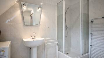 Douche, serviettes fournies