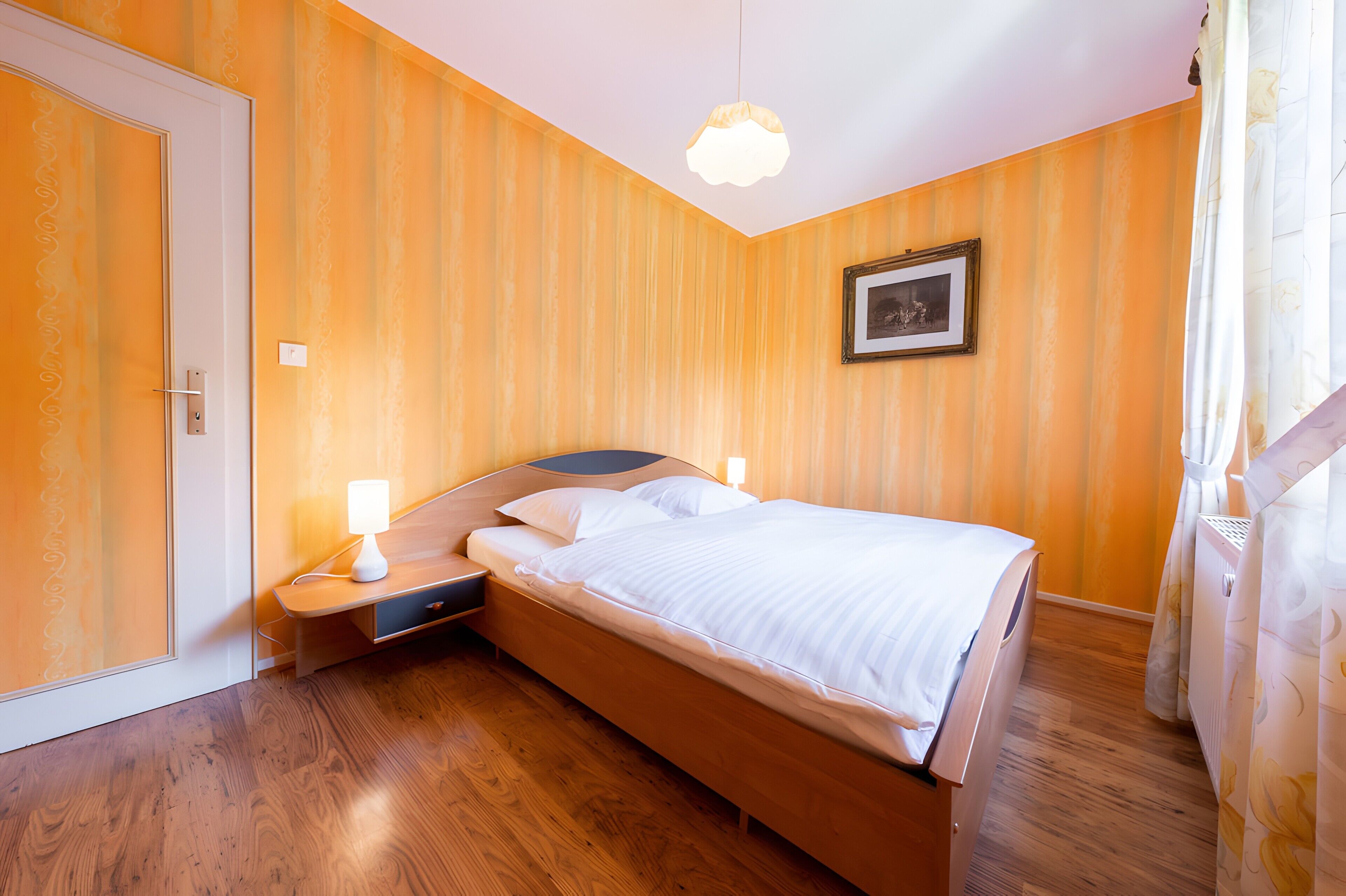 2 chambres, fer et planche à repasser, Wi-Fi, draps fournis