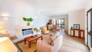 TV - Villa Ipanema Poolside Living by LovelyStay (Vilamoura)