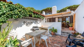 Outdoor dining - Villa Ipanema Poolside Living by LovelyStay (Vilamoura)