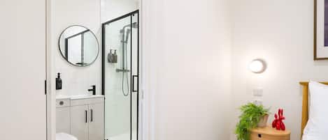 Shower, hair dryer, towels, shampoo