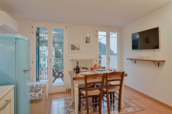 Dining - GuestHost - A cozy 100 square meters apartment, perfect for four people, located between the first and third floors of a typical Cinque Terre townhouse (NO elevator).The property, thanks to a large terrace, enjoys fantastic views of the sea and mountains (Riomaggiore)