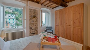 Unclassified image, 4 of 25, button - GuestHost - A cozy 100 square meters apartment, perfect for four people, located between the first and third floors of a typical Cinque Terre townhouse (NO elevator).The property, thanks to a large terrace, enjoys fantastic views of the sea and mountains (Riomaggiore)