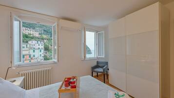 2 Schlafzimmer, Bügeleisen/Bügelbrett