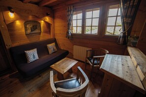 Télévision, baby-foot, table de tennis de table