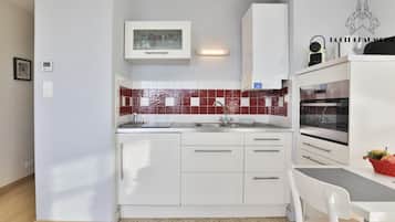 Coffee/tea maker, fridge, microwave, electric kettle