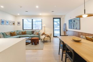 Living area - Max Send (Revelstoke)