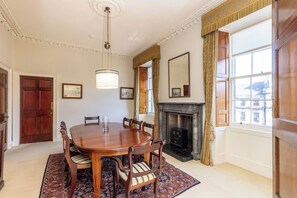 Dining - Spacious, central, top floor, period apartment w/park views (Edinburgh)