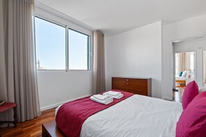 4 habitaciones, tabla de planchar con plancha y cuna de viaje 