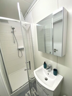 Room, Private Bathroom, Annex Building | Bathroom - Student House Pawilony (Warsaw)