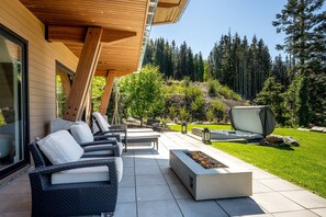 Unclassified image, 3 of 52, button - The Mountaintop at Kadenwood | Ski in Ski out (Whistler)