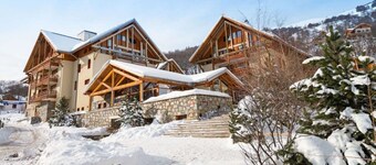 Holiday Home 'Appart Lagrange Cosy Ski Aux Pieds' with Mountain View, Balcony and Wi-Fi