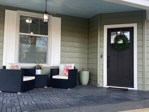 Exterior detail - Nattie The Contemporary Craftsman -Spacious & Cozy- Close to Medical Facilities (Springfield)