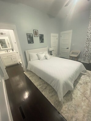 3 bedrooms, iron/ironing board, free WiFi, bed sheets - Nattie The Contemporary Craftsman -Spacious & Cozy- Close to Medical Facilities (Springfield)