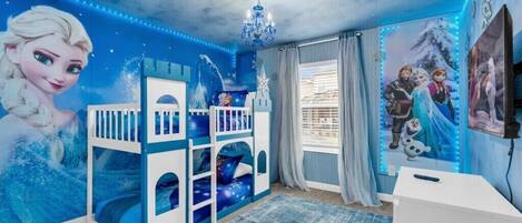 4 bedrooms, iron/ironing board, WiFi, bed sheets