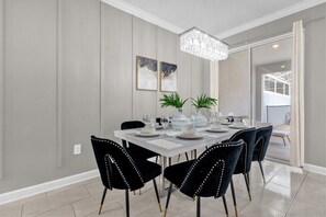 Dining - Headline (Davenport)
