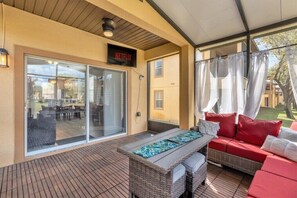 Outdoor dining - Headline (Davenport)