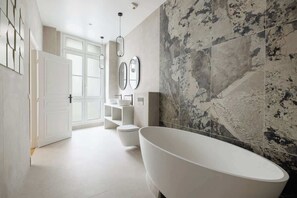 Shower, hair dryer, shampoo