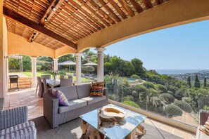 Outdoor dining - VILLA ALOUETTE, HEATED SWIMMING POOL, SEA VIEW, 15min from SAINT TROPEZ (Cavalaire-sur-Mer)