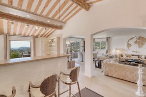 Interior - VILLA ALOUETTE, HEATED SWIMMING POOL, SEA VIEW, 15min from SAINT TROPEZ (Cavalaire-sur-Mer)