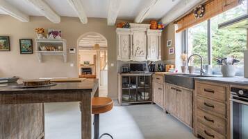 Réfrigérateur, micro-ondes, four, lave-vaisselle