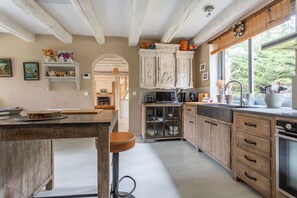 Fridge, microwave, oven, dishwasher - La Ruche - Maison 7p avec Jardin (Saint-Lucien)