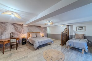 3 slaapkamers, een strijkplank/strijkijzer, gratis wifi, beddengoed