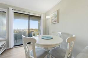 Dining - Coastal 2BR Condo w Ocean Views & Pool (Hilton Head Island)