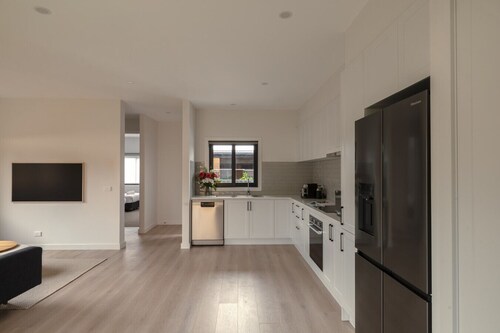 2BD | Sunlit Urban Retreat | Noble Park