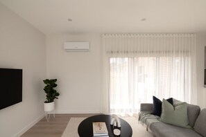 TV - 2BD | Cozy Modern Hideaway | Noble Park (Noble Park)