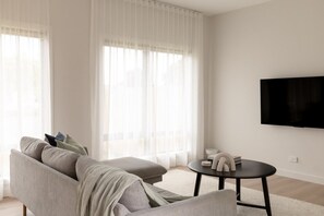 TV - 2BD | Cozy Modern Hideaway | Noble Park (Noble Park)