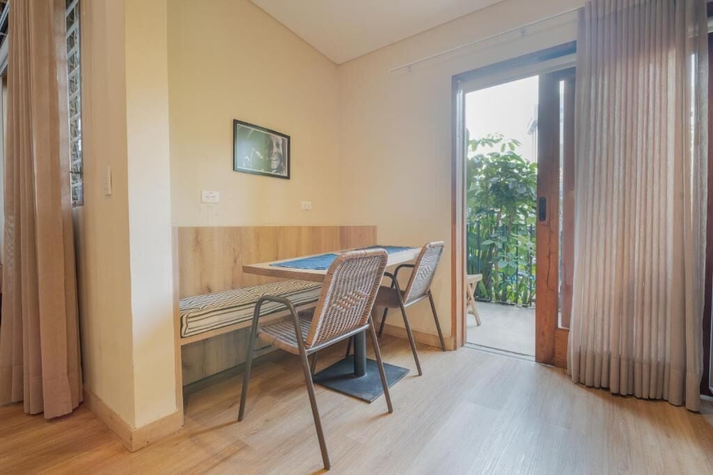 Quarto quádruplo, vista para o jardim | Parte interna