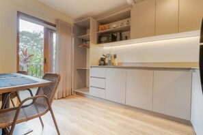 Quadruple Room, Garden View | Dining