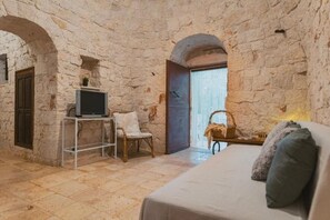 2 bedrooms, bed sheets - Trulli Country House Carla's Secret (Castellana Grotte)